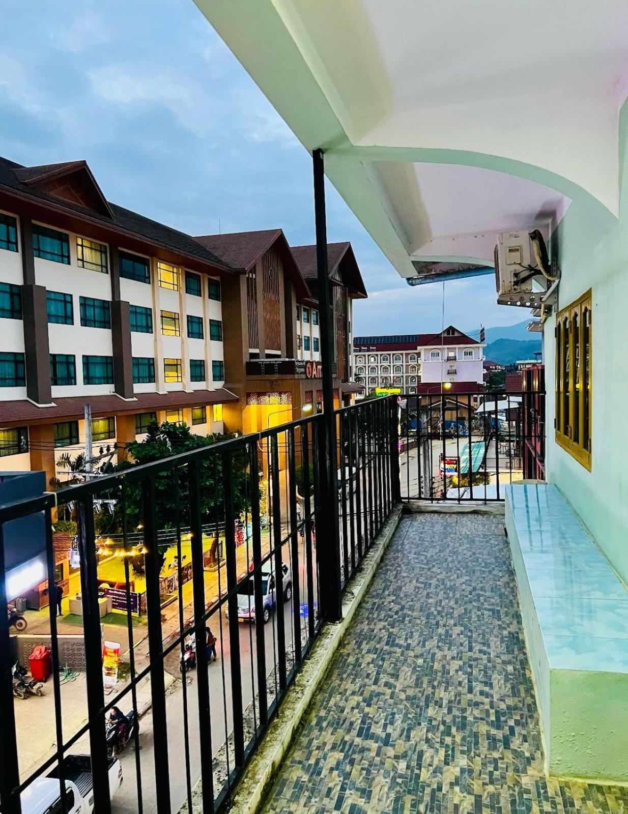 Vang Vieng Ruby Backpackers Hostel Zewnętrze zdjęcie